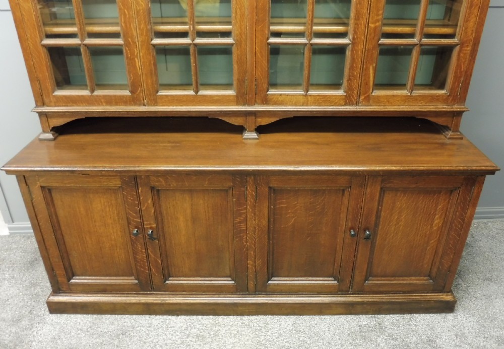 EXCELLENT PAIR OF OAK ARTS AND CRAFTS BOOKCASES View VII