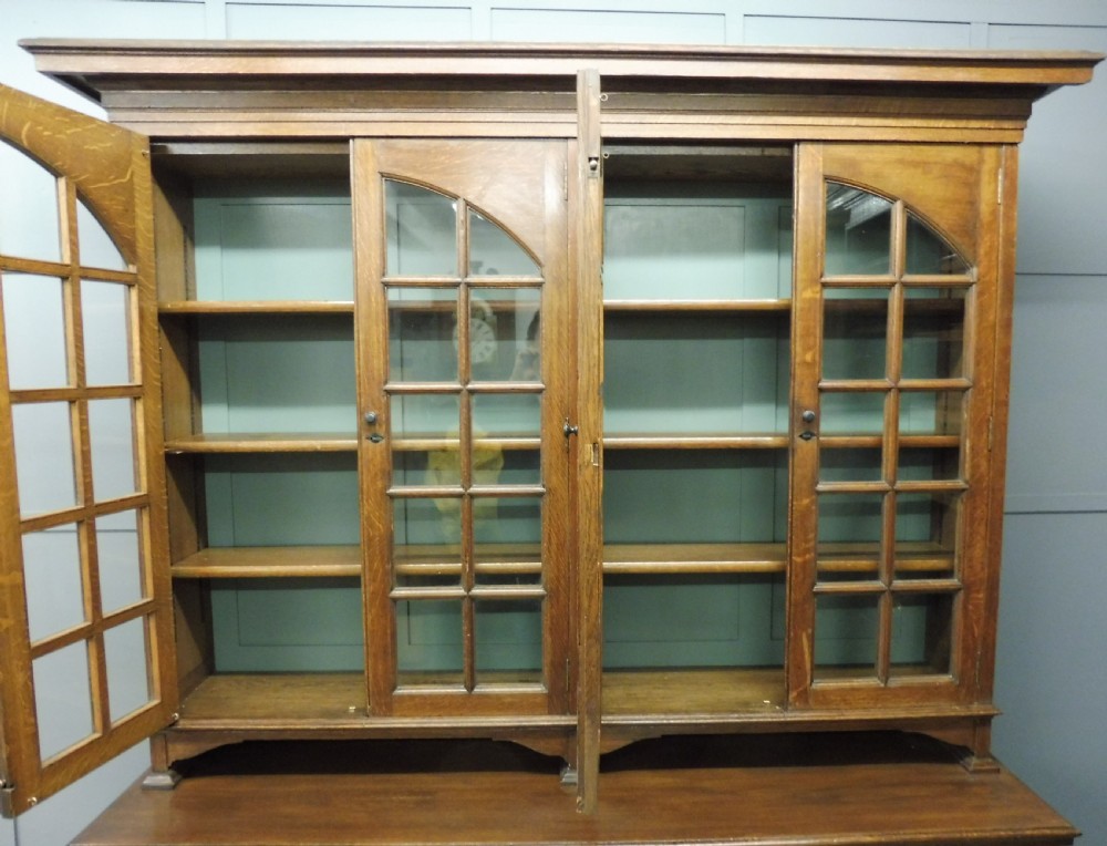 EXCELLENT PAIR OF OAK ARTS AND CRAFTS BOOKCASES View IX