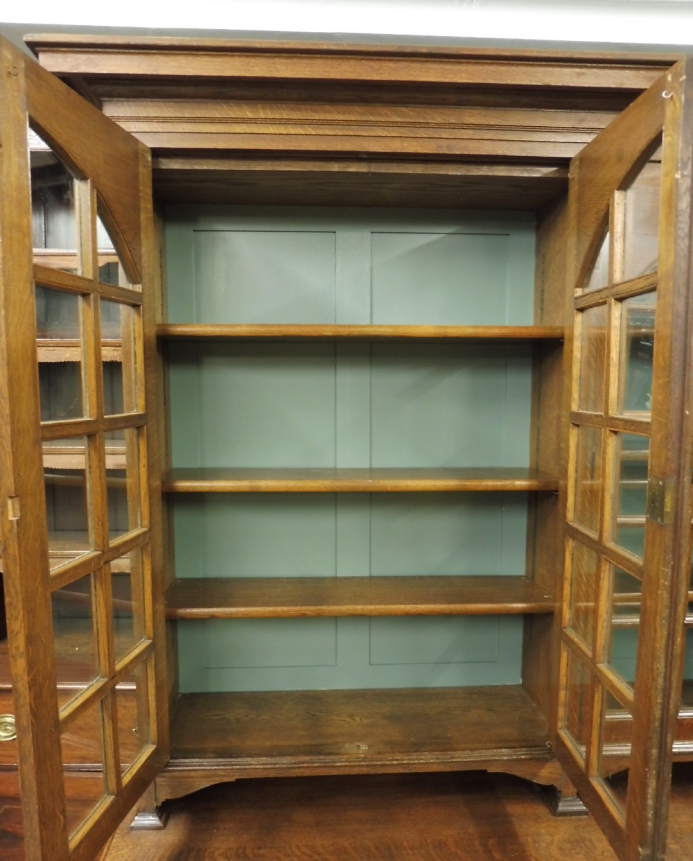 EXCELLENT PAIR OF OAK ARTS AND CRAFTS BOOKCASES View X
