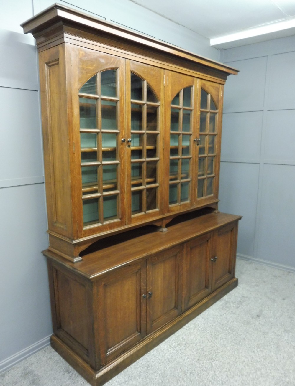 EXCELLENT PAIR OF OAK ARTS AND CRAFTS BOOKCASES View XIV