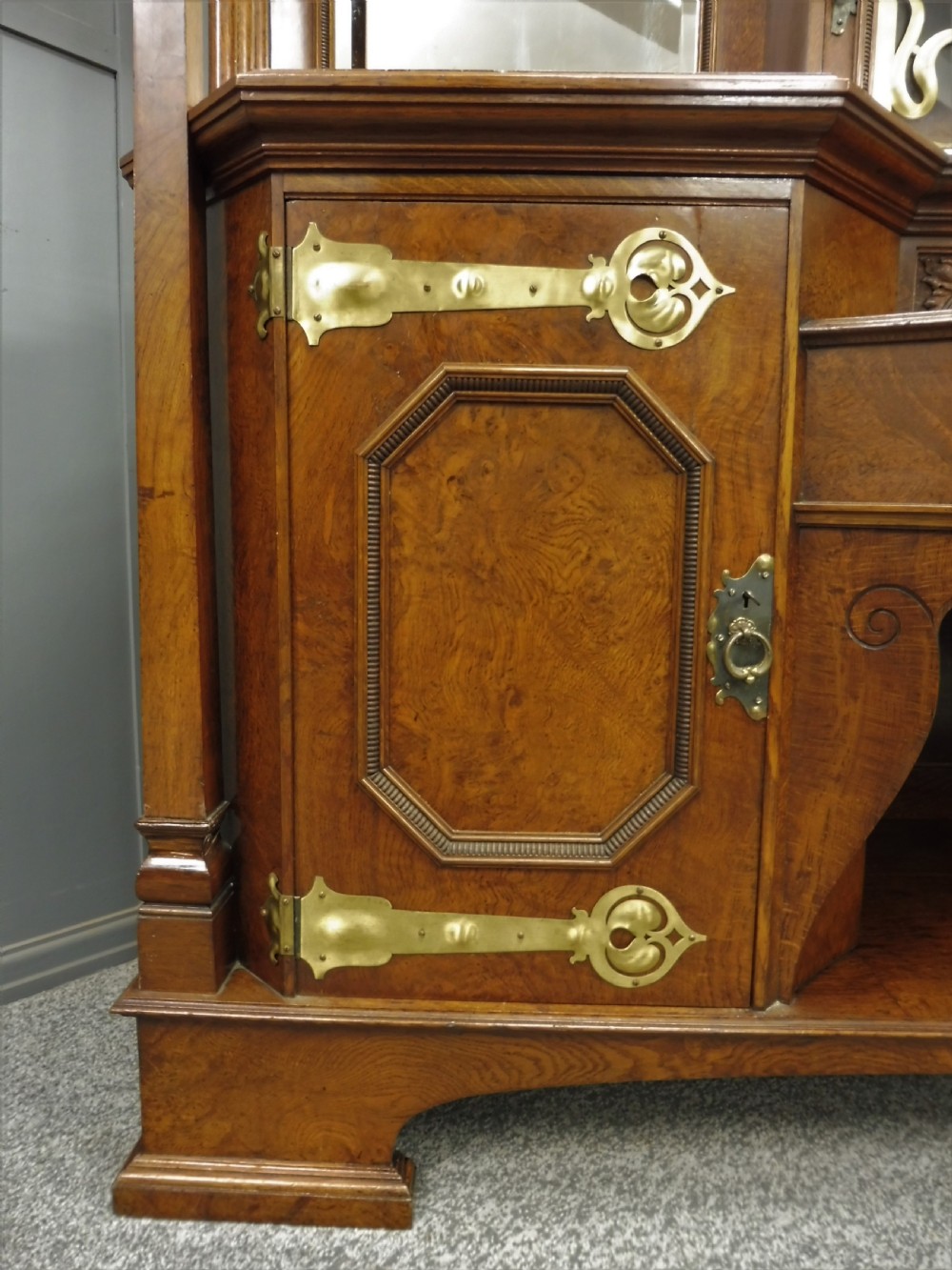 LARGE ARTS AND CRAFTS POLLARD OAK SIDEBOARD View XII