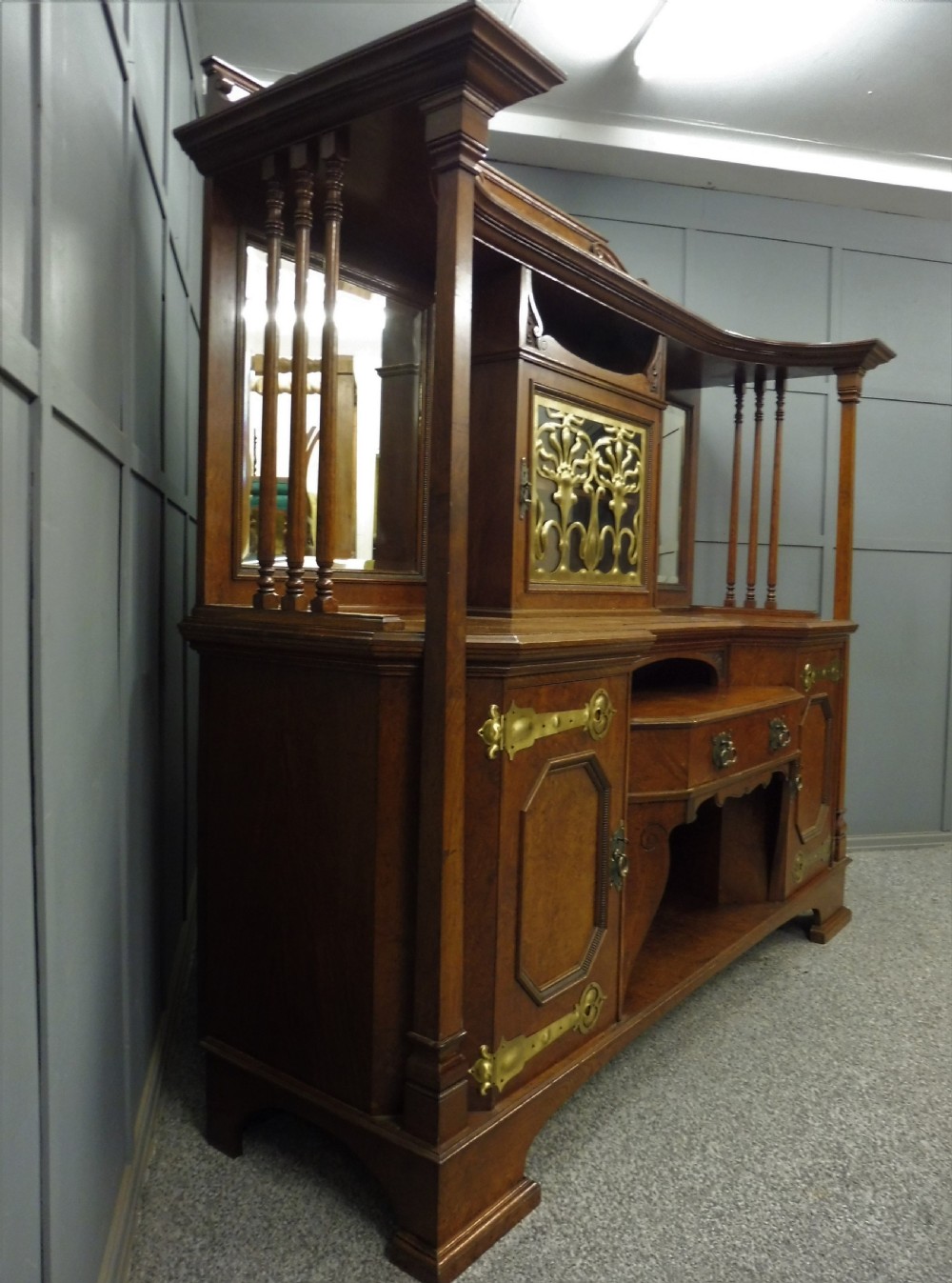 LARGE ARTS AND CRAFTS POLLARD OAK SIDEBOARD View XIV