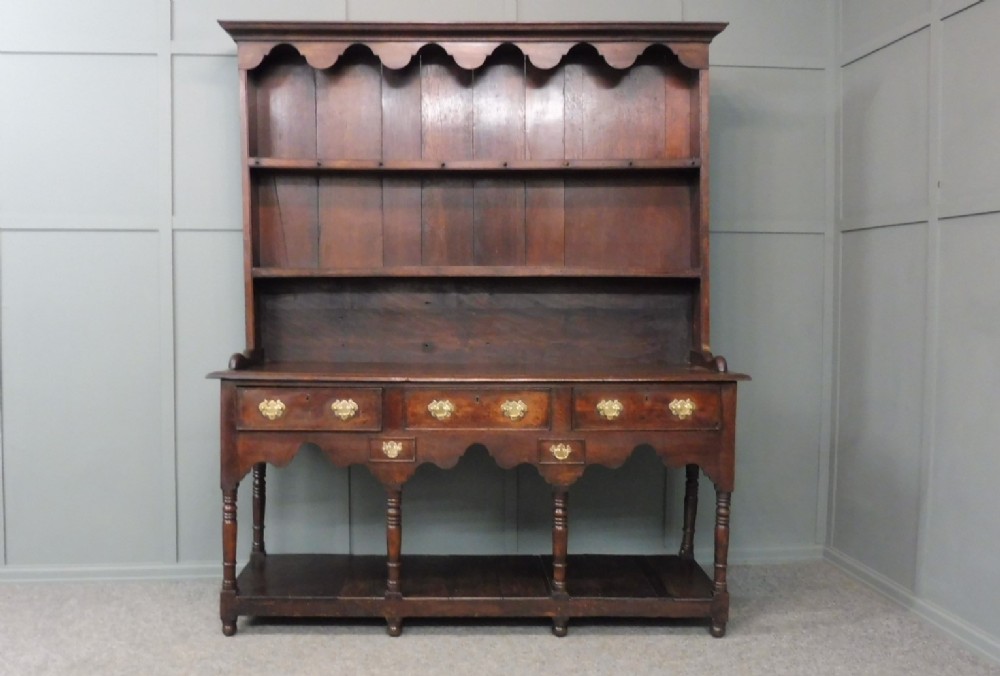 SMALL 18th CENTURY OAK DRESSER CIRCA 1780