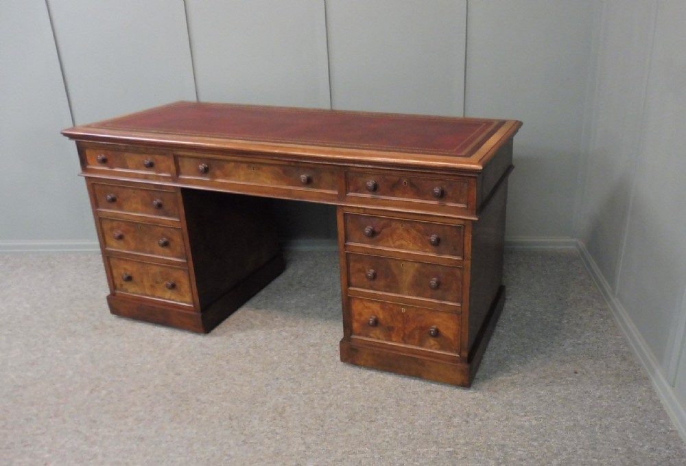 VICTORIAN WALNUT PEDESTAL DESK