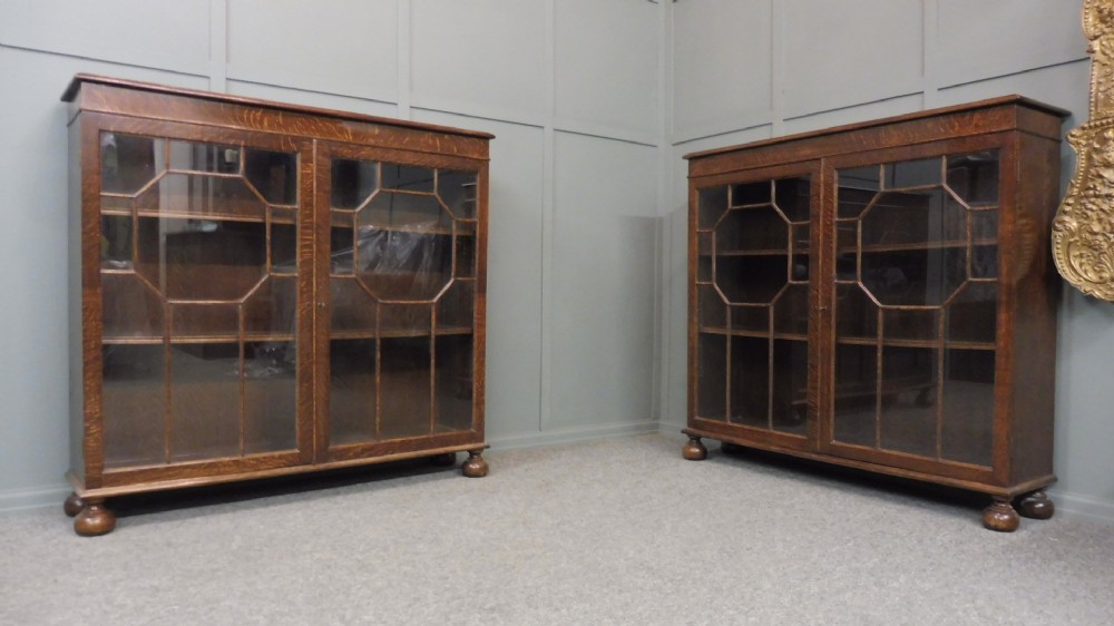 GOOD PAIR OF OAK BOOKCASES 