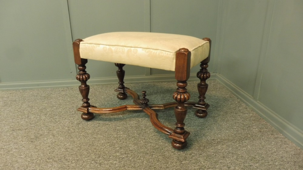 GEORGE THE SECOND STYLE WALNUT STOOL