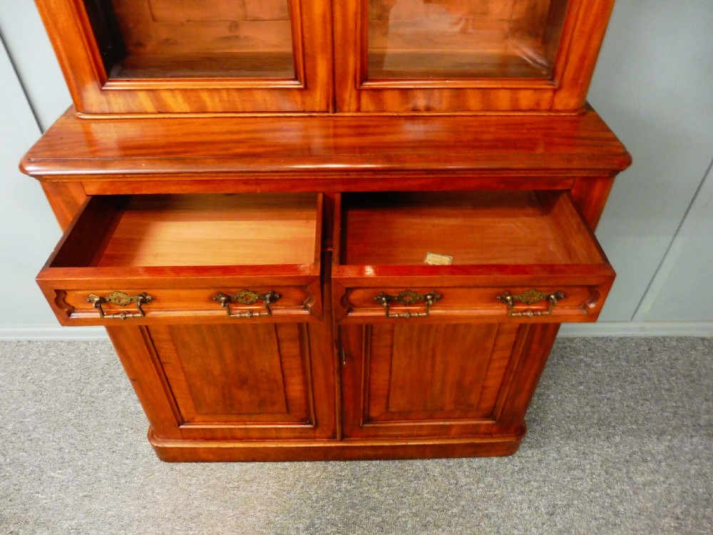 VICTORIAN MAHOGANY BOOKCASE View VIII