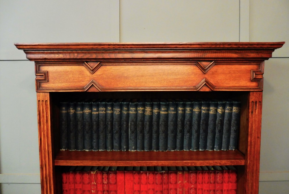OAK BOOKSHELVES View IV