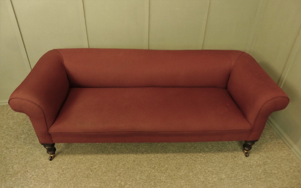 VICTORIAN CHESTERFIELD SOFA View III