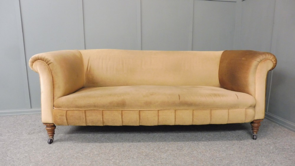 VICTORIAN CHESTERFIELD SOFA