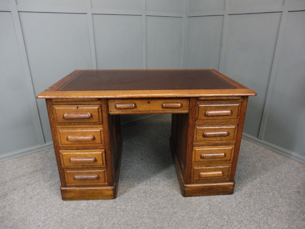 GOLDEN OAK PEDESTAL DESK