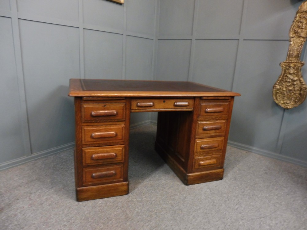 GOLDEN OAK PEDESTAL DESK View II