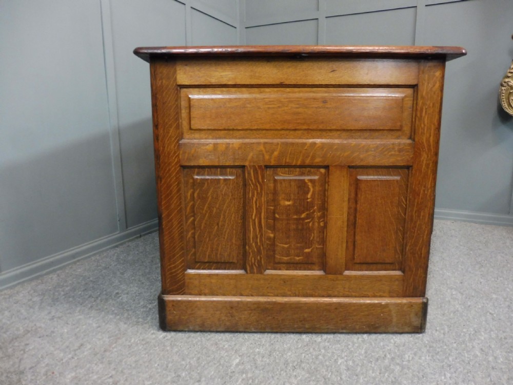GOLDEN OAK PEDESTAL DESK View IV