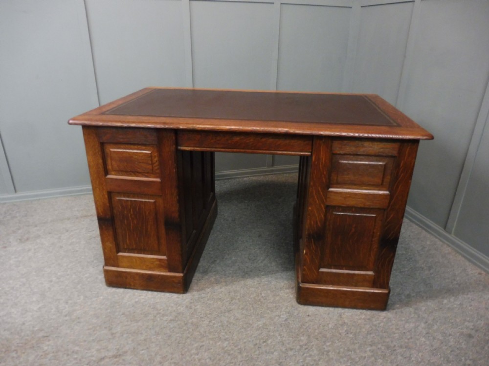 GOLDEN OAK PEDESTAL DESK View VI
