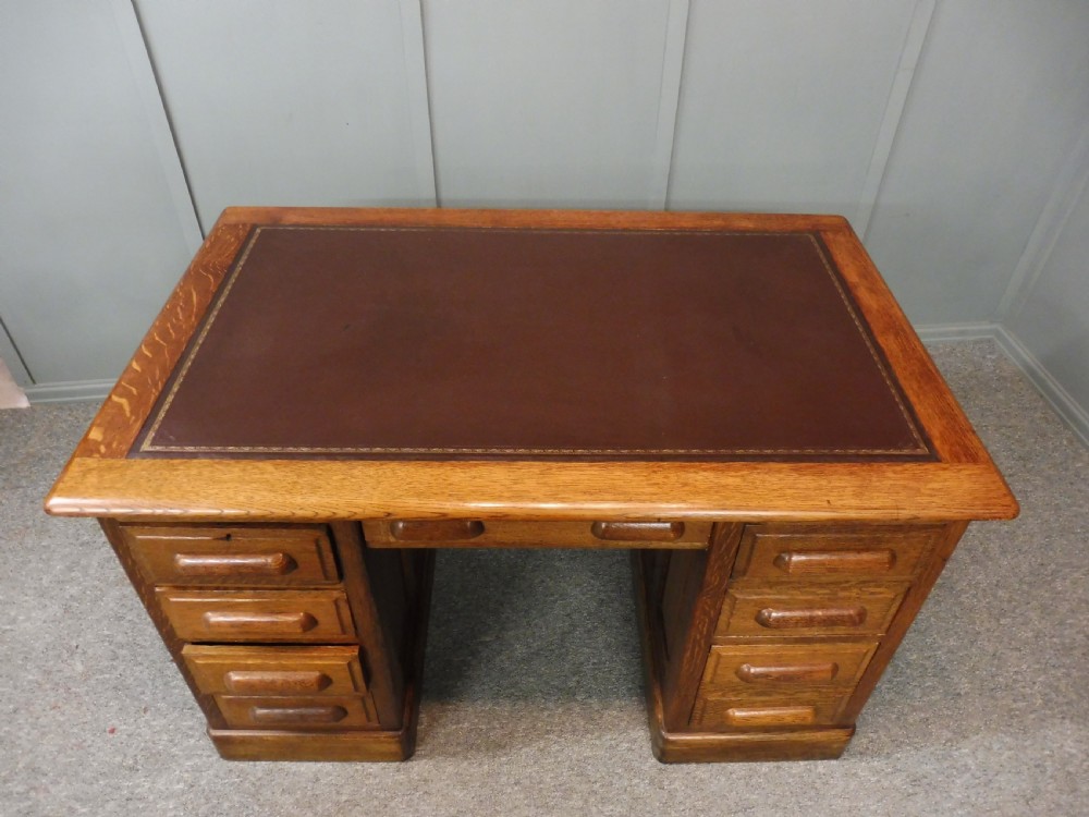 GOLDEN OAK PEDESTAL DESK View VII