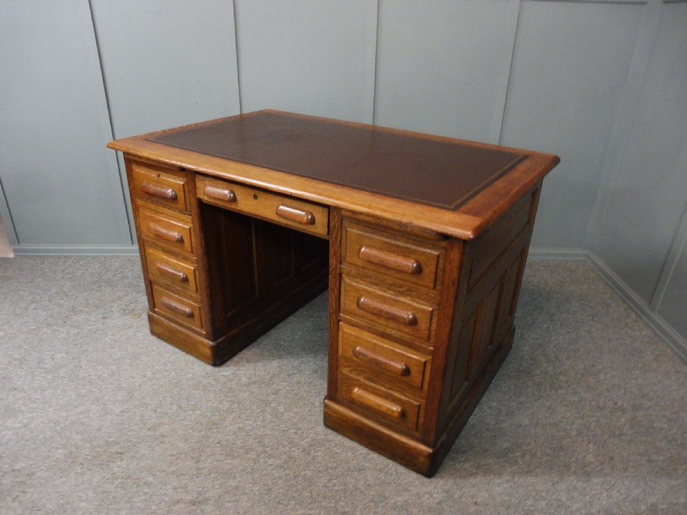 GOLDEN OAK PEDESTAL DESK View IX