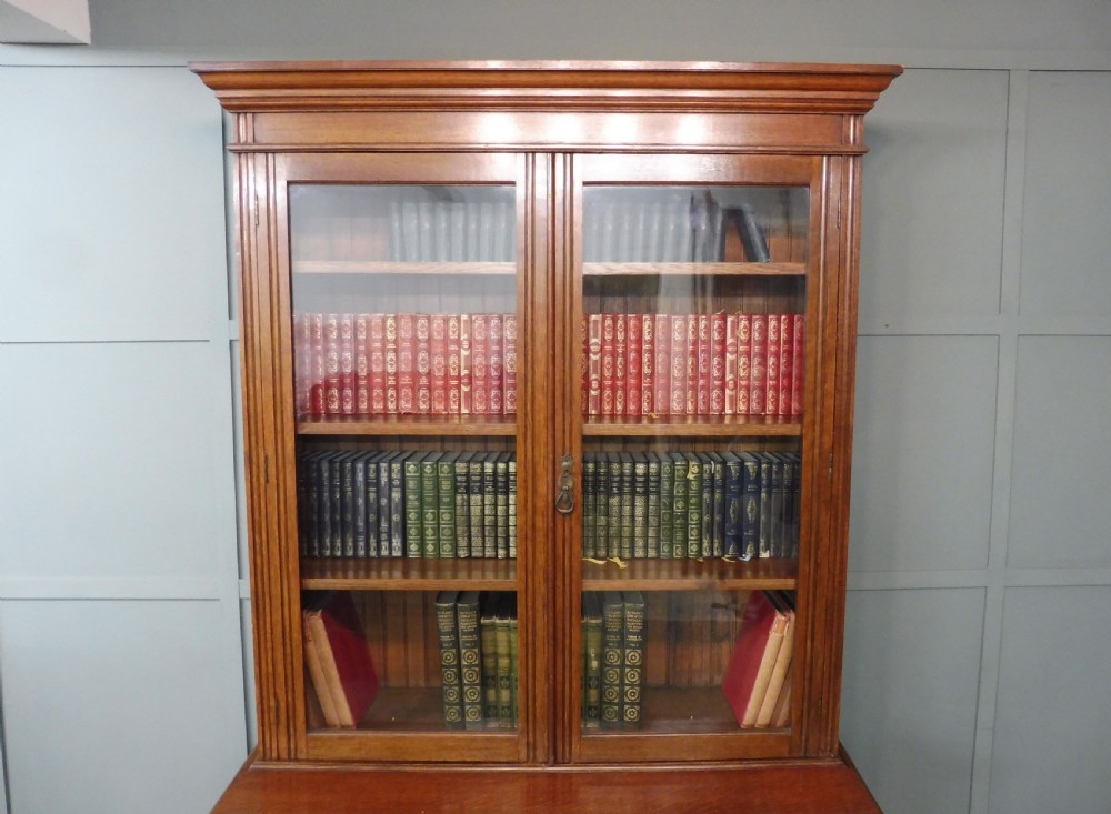LATE VICTORIAN GOLDEN OAK BOOKCASE View III