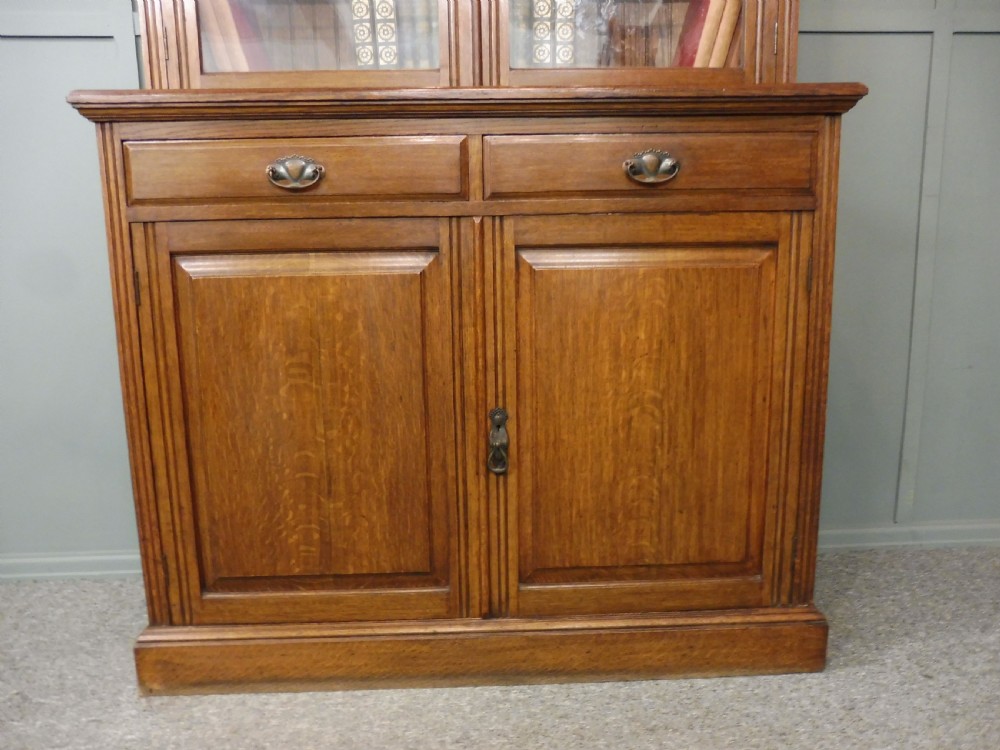LATE VICTORIAN GOLDEN OAK BOOKCASE View V