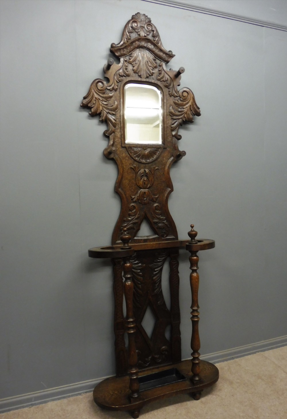 VICTORIAN OAK HALLSTAND