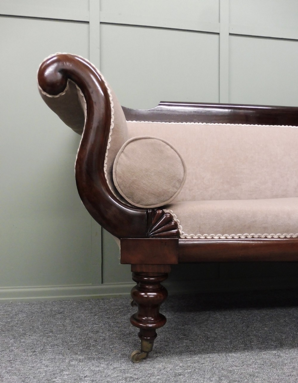 VICTORIAN SCROLL END SOFA View IV