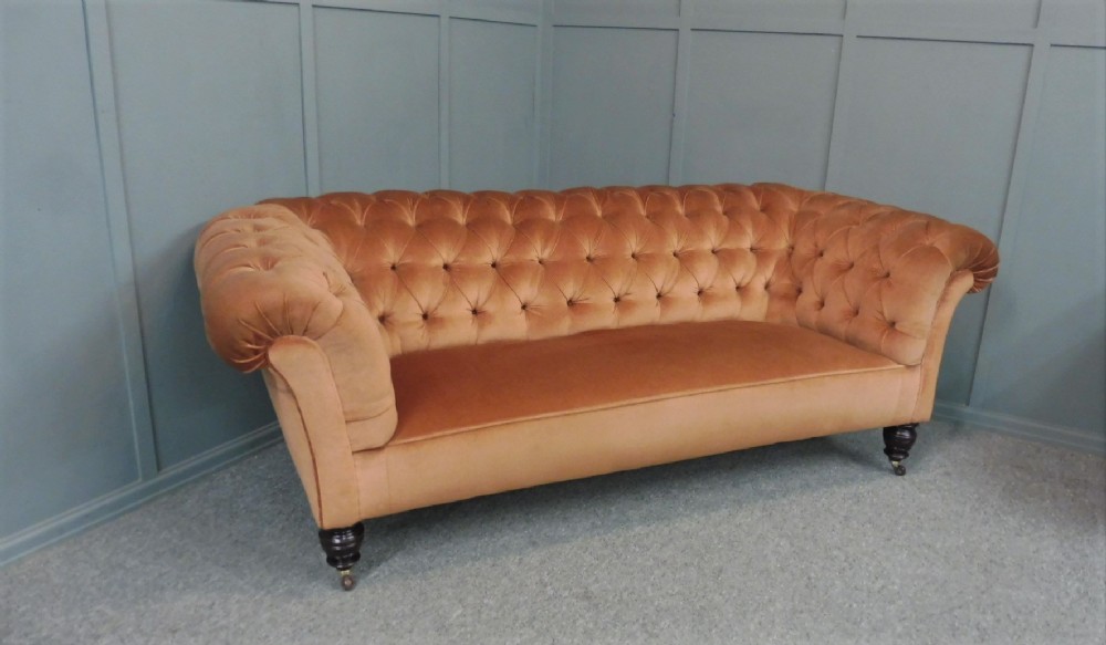 VICTORIAN CHESTERFIELD SOFA