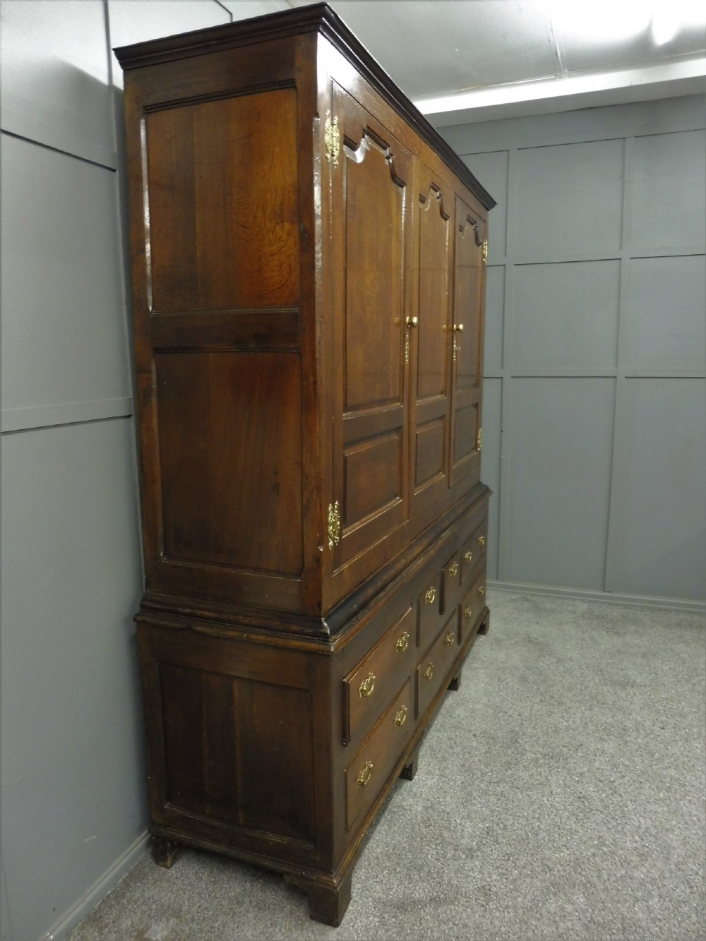 LARGE18TH CENTURY HOUSEKEEPERS CUPBOARD/ LIVERY CUPBOARD View V
