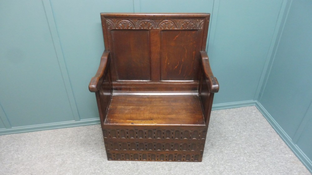 SMALL 18TH CENTURY HALL BENCH