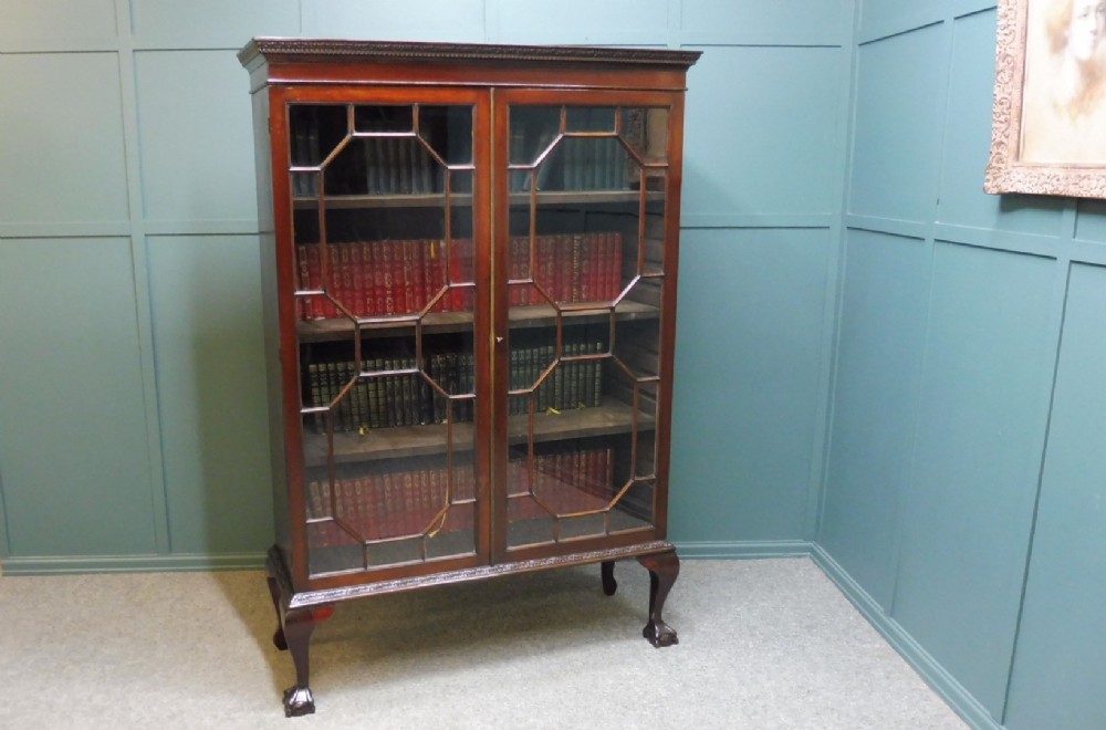 19TH CENTURY MAHOGANY BOOKCASE