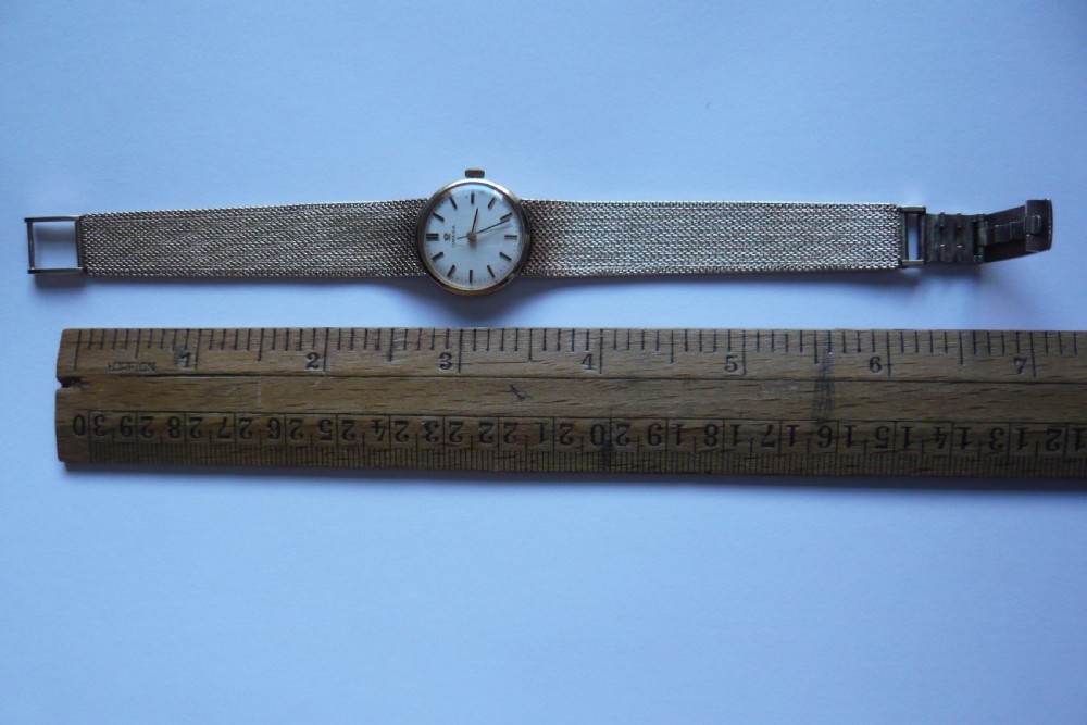 Omega A Lady's 9ct Gold Wristwatch 1969 View III