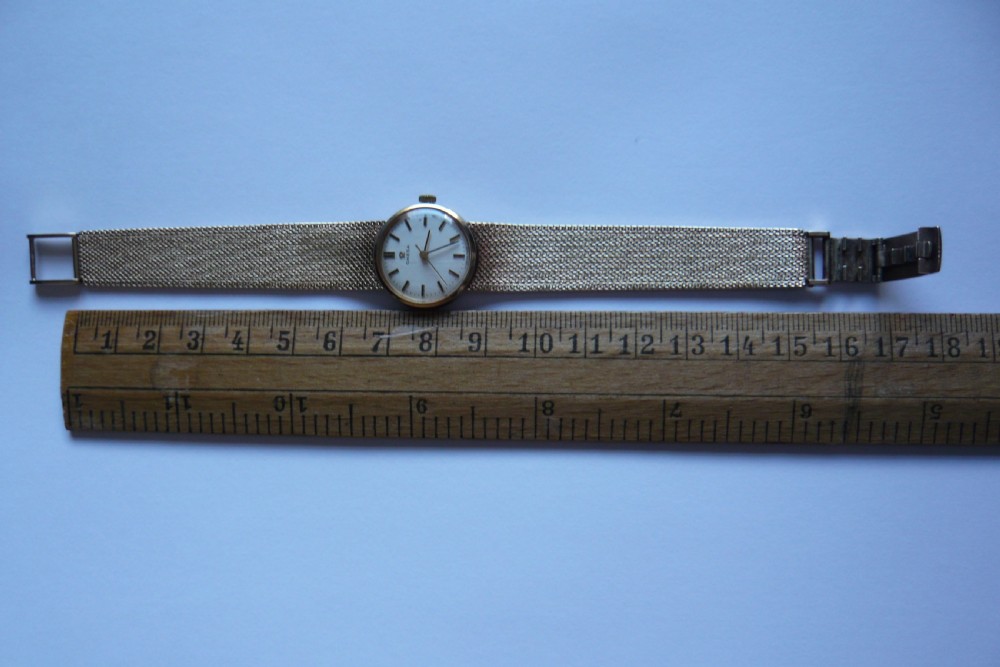 Omega A Lady's 9ct Gold Wristwatch 1969 View IV