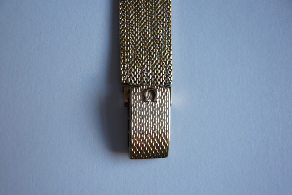 Omega A Lady's 9ct Gold Wristwatch 1969 View VIII