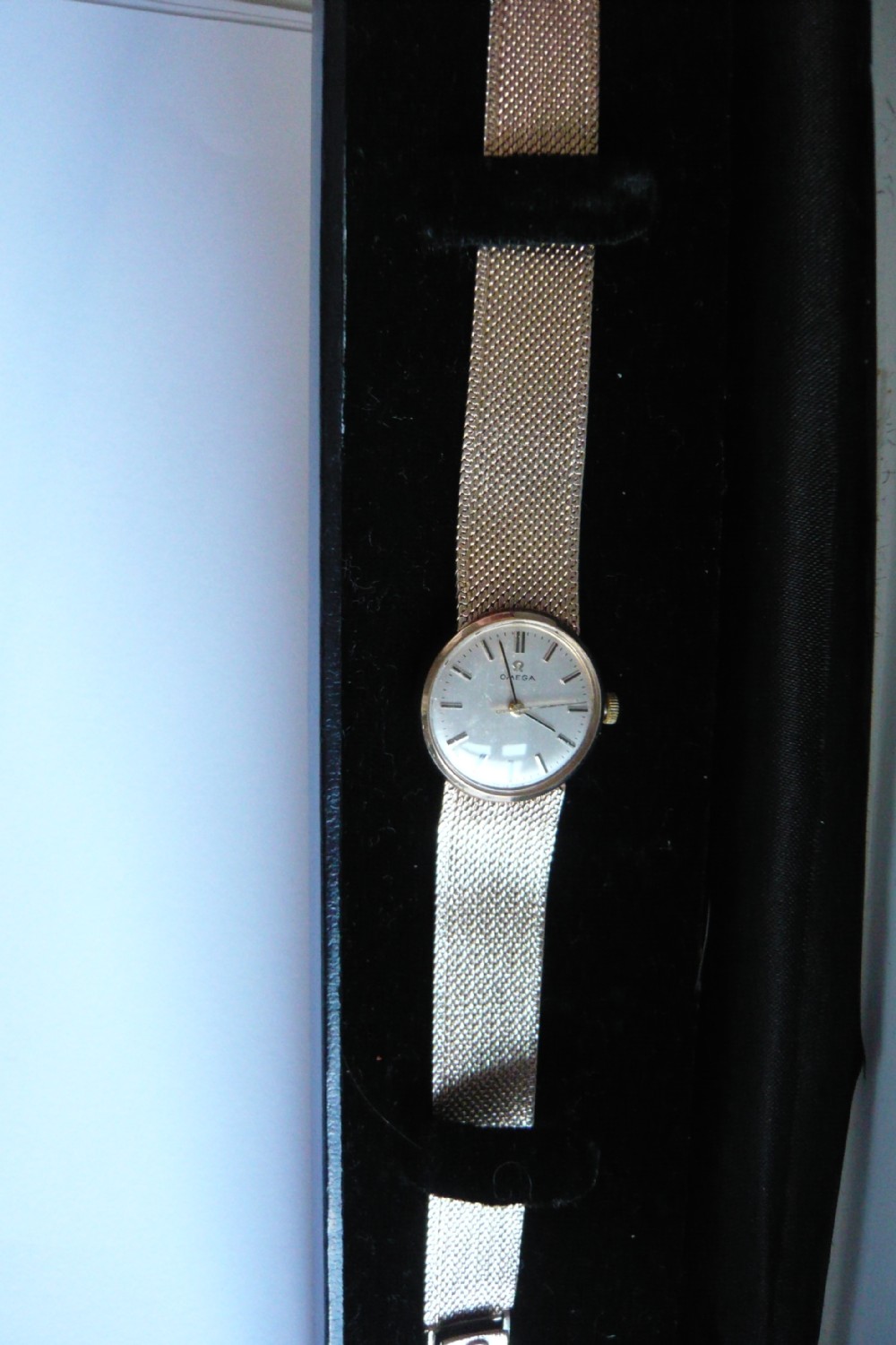 Omega A Lady's 9ct Gold Wristwatch 1969 View XII