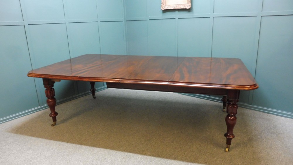 MID 19TH CENTURY EXTENDING DINING TABLE SEATS 8-10