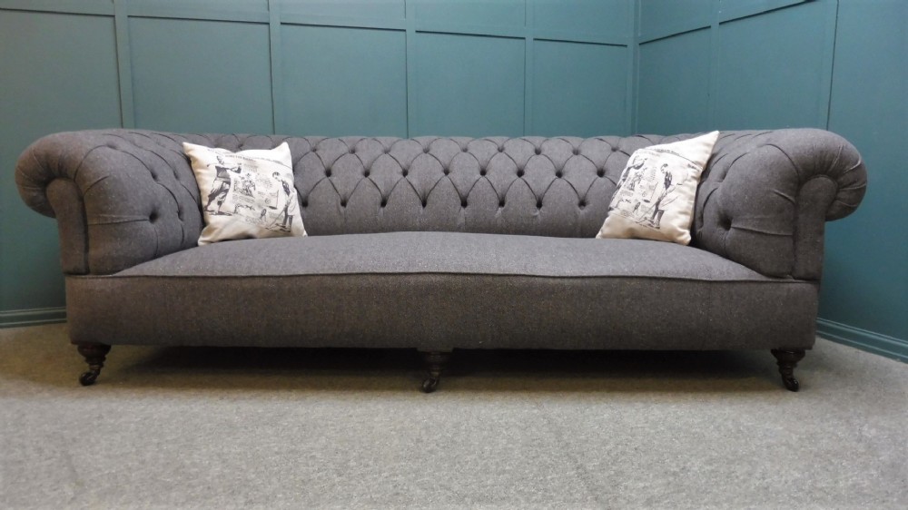 LARGE VICTORIAN CHESTERFIELD SOFA IN GREY WOOL FABRIC