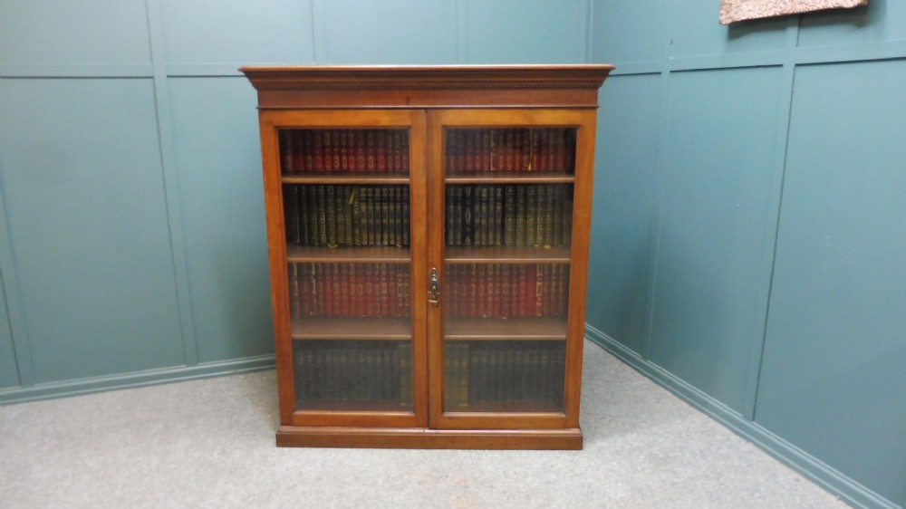 VICTORIAN WALNUT BOOKCASE