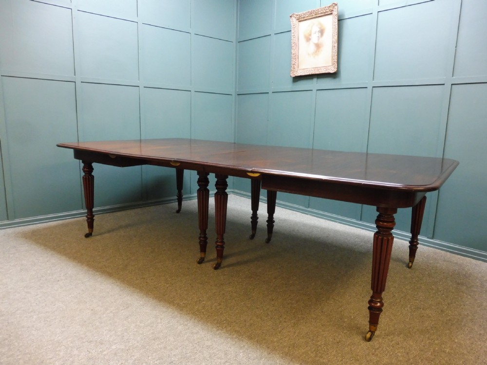 LARGE EARLY 19TH CENTURY EXTENDING MAHOGANY DINING TABLE  ATTRIBUTED TO GILLOWS