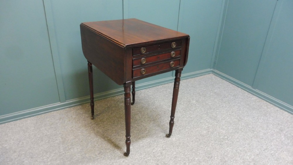 GEORGIAN  DROP LEAF SIDE TABLE