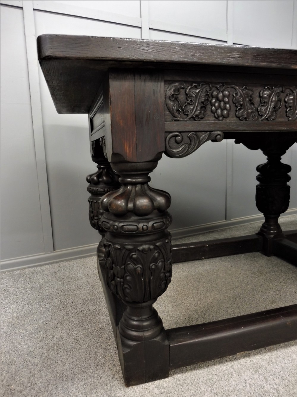 LARGE ELIZABETHAN STYLE DINING TABLE View VI