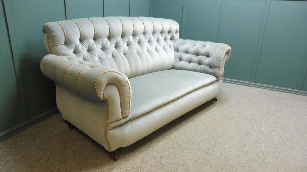 VICTORIAN CHESTERFIELD SOFA