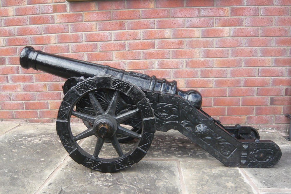 19TH CENTURY SIGNAL OR CEREMONIAL CAST IRON CANNON