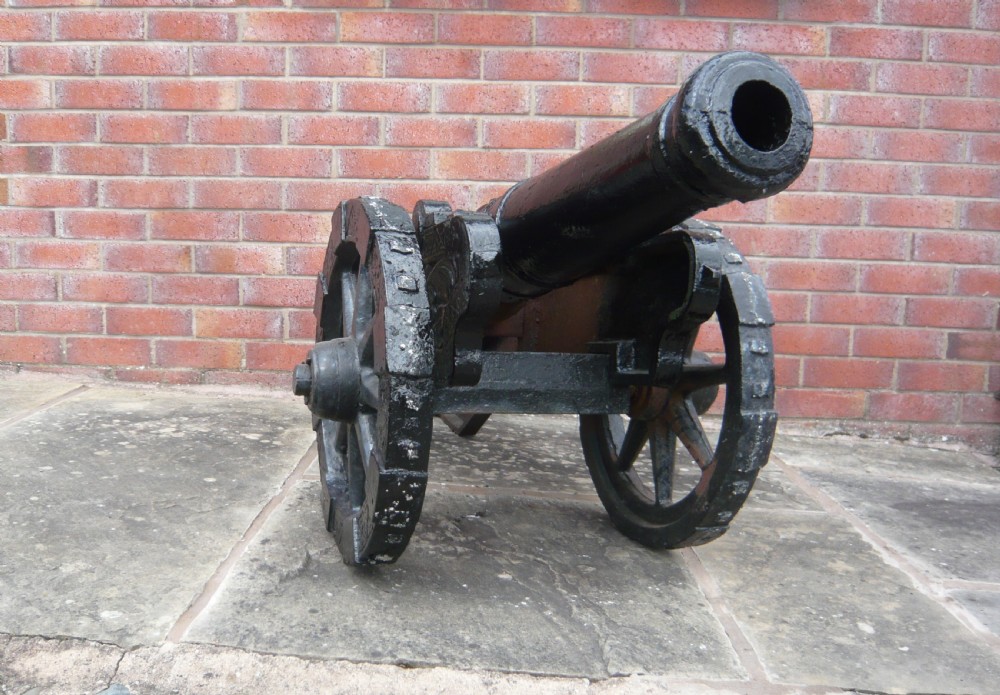 19TH CENTURY SIGNAL OR CEREMONIAL CAST IRON CANNON View VIII