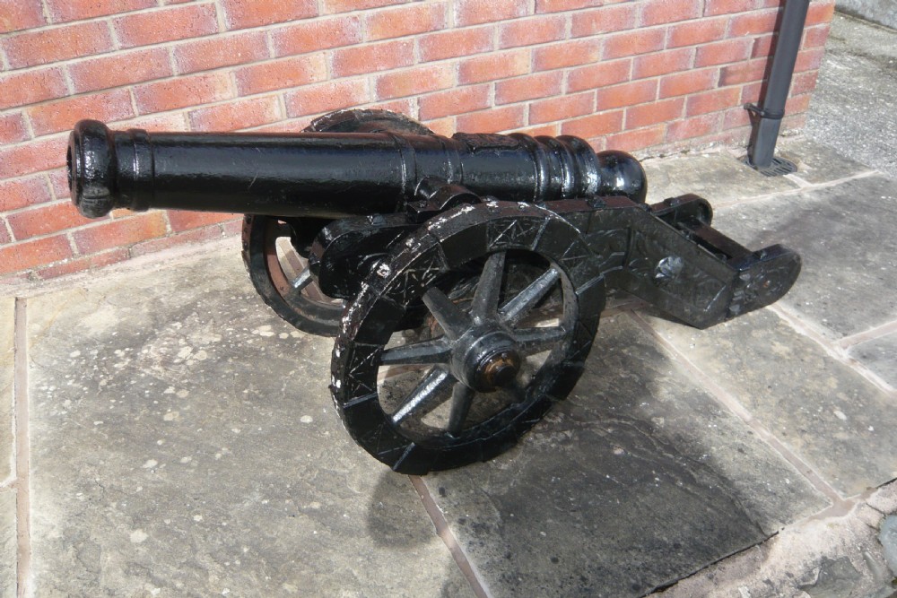 19TH CENTURY SIGNAL OR CEREMONIAL CAST IRON CANNON View XIV