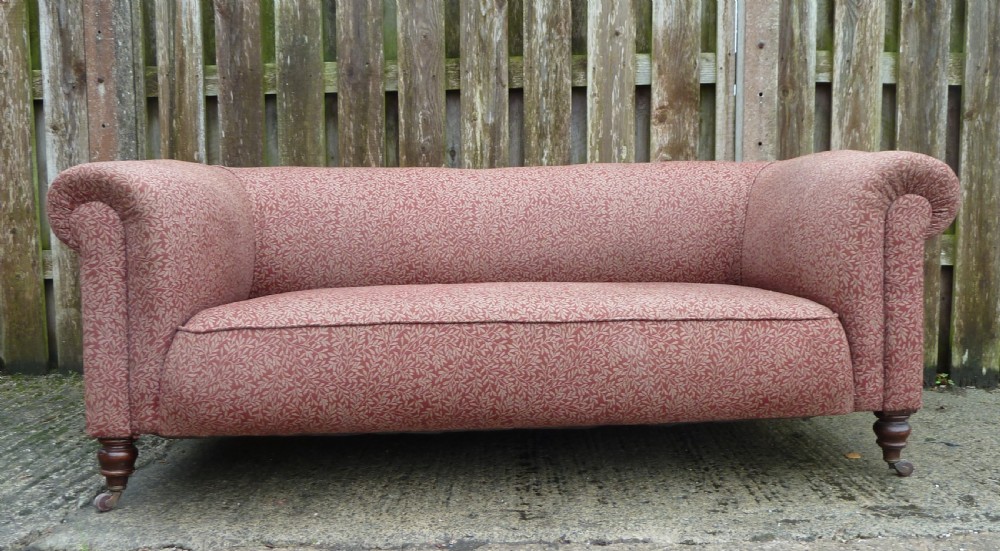 LARGE VICTORIAN CHESTERFIELD SOFA