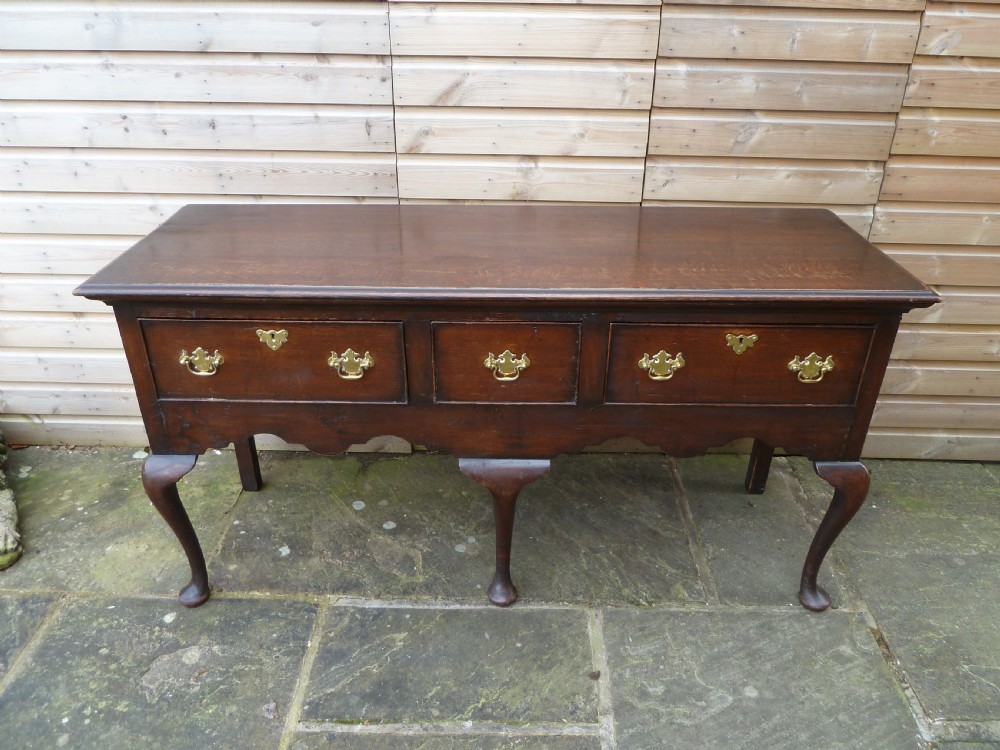 19TH CENTURY OAK DRESSER BASE View II