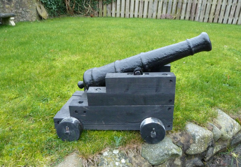 18TH CENTURY CAST IRON SHIPS CANNON