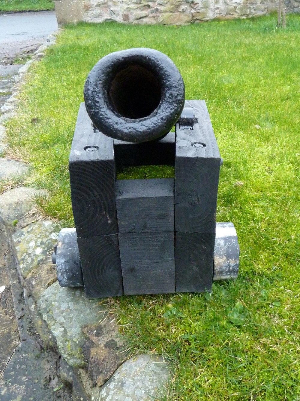 18TH CENTURY CAST IRON SHIPS CANNON View VI