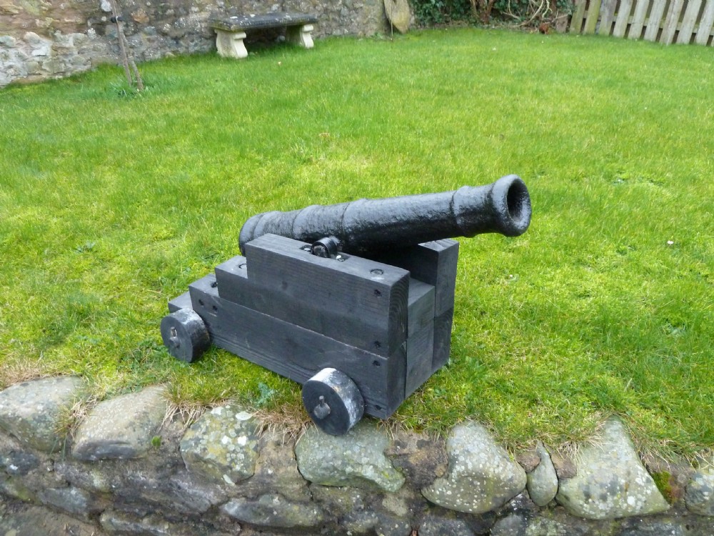 18TH CENTURY CAST IRON SHIPS CANNON View VII