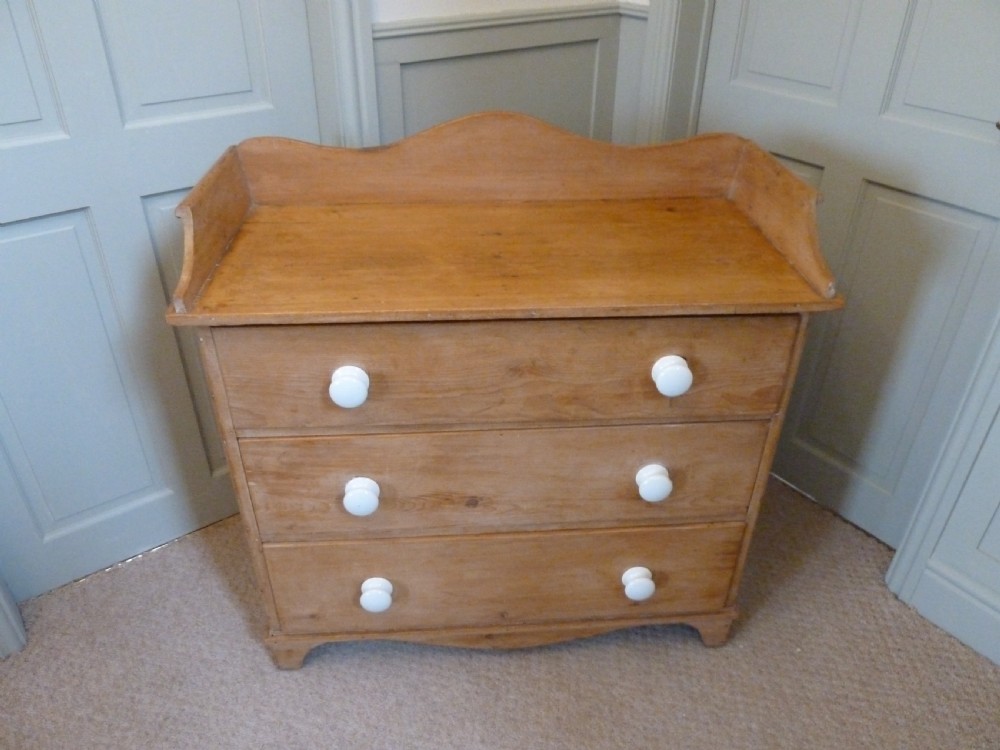 EARLY 19TH CENTURY PINE CHEST View VII