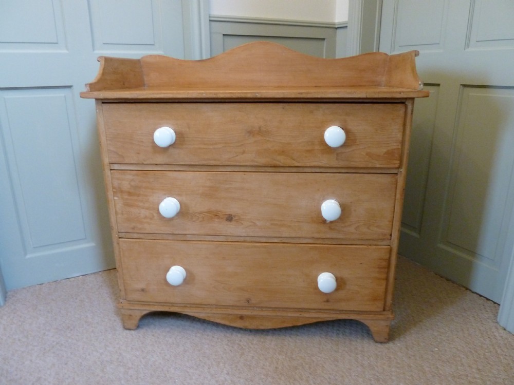 EARLY 19TH CENTURY PINE CHEST View VIII