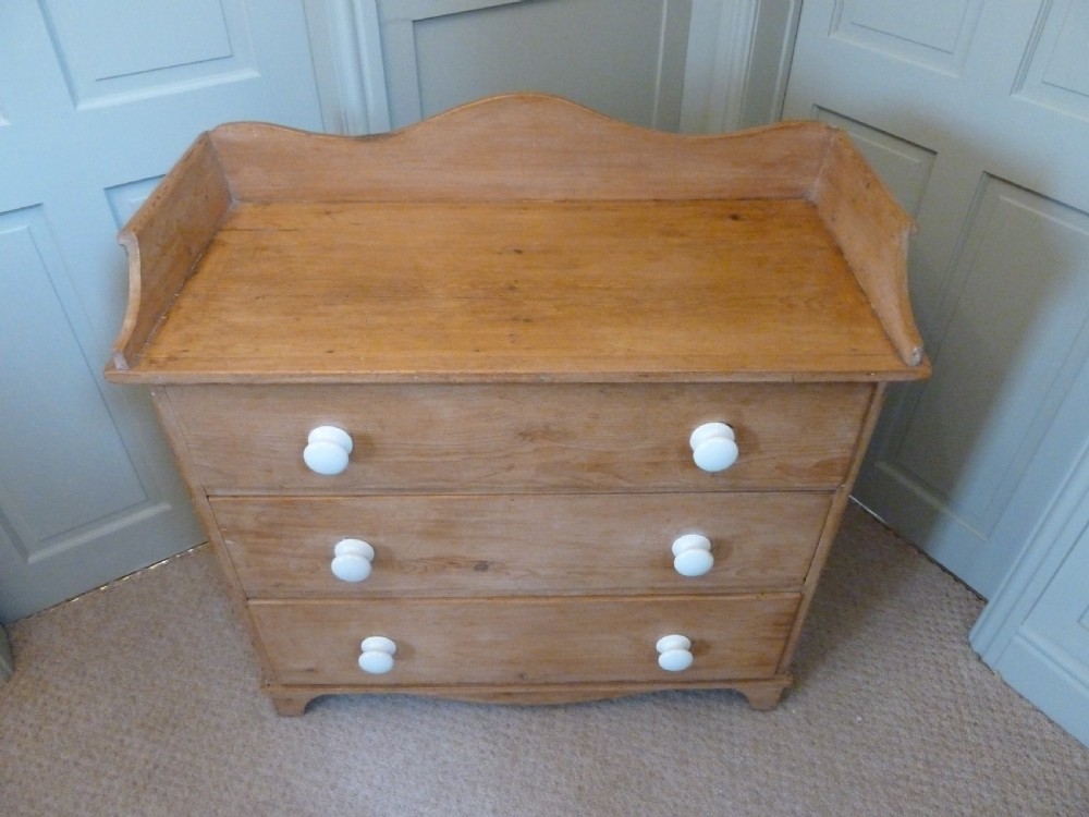 EARLY 19TH CENTURY PINE CHEST View IX